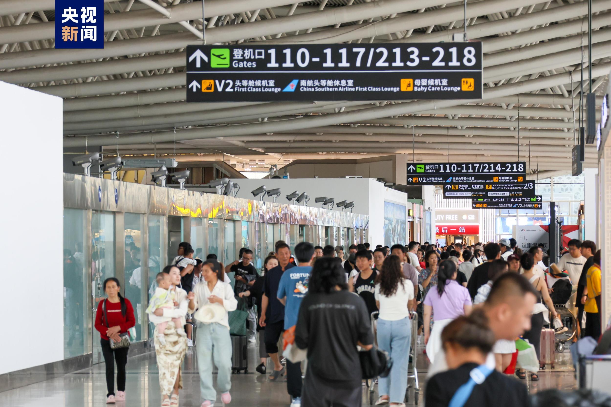 海南机场近六百处广告点位投入运动会氛围营造纪实