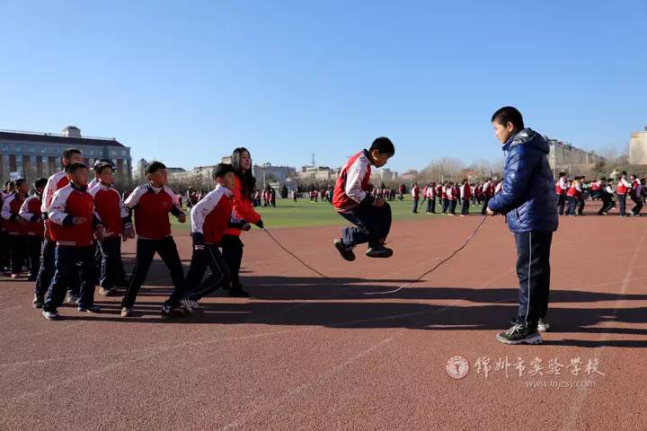 潮闻小记者视角下的长绳挑战赛风采