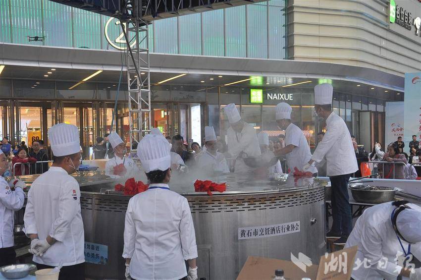 大冶市首届甲鱼节，五千斤甲鱼共襄盛宴，一锅汤汇聚美食传奇