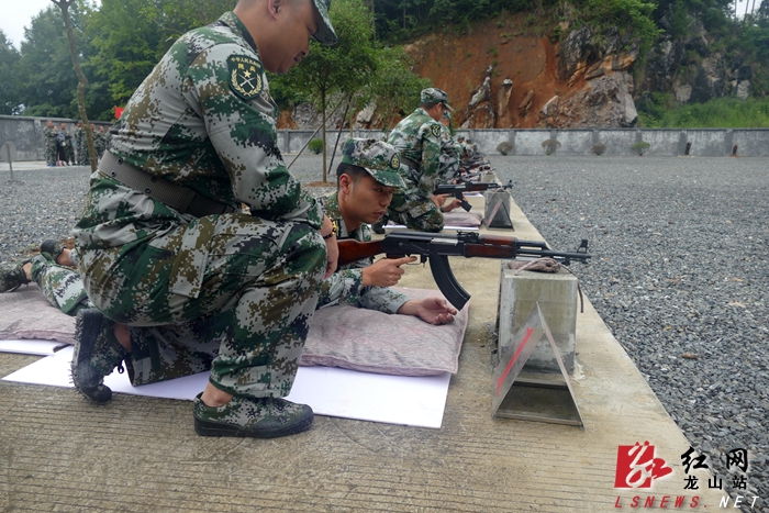 揭西县人武部组织民兵开展轻武器射击实战训练